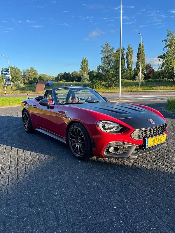 Rood Gebruikt 2017 Fiat 124 Spider Abarth Cabriolet | € 32.500 (Eerlijke prijs) - Afbeelding 1/4