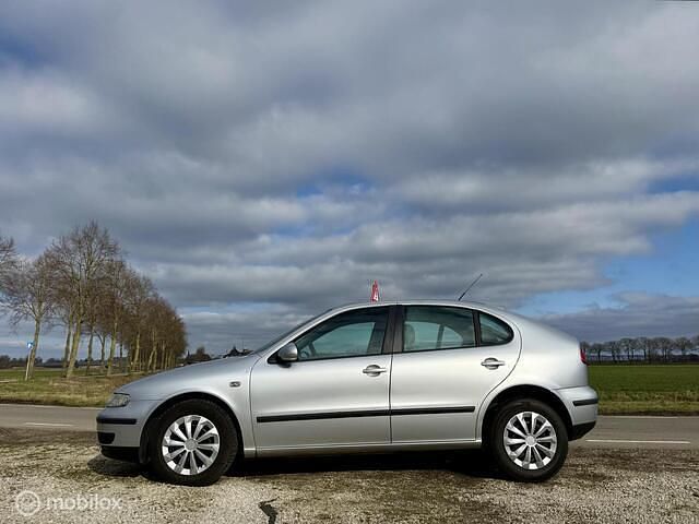 Occasion Seat Leon 105 PK (77 kW) 2003 Grijs Hatchback