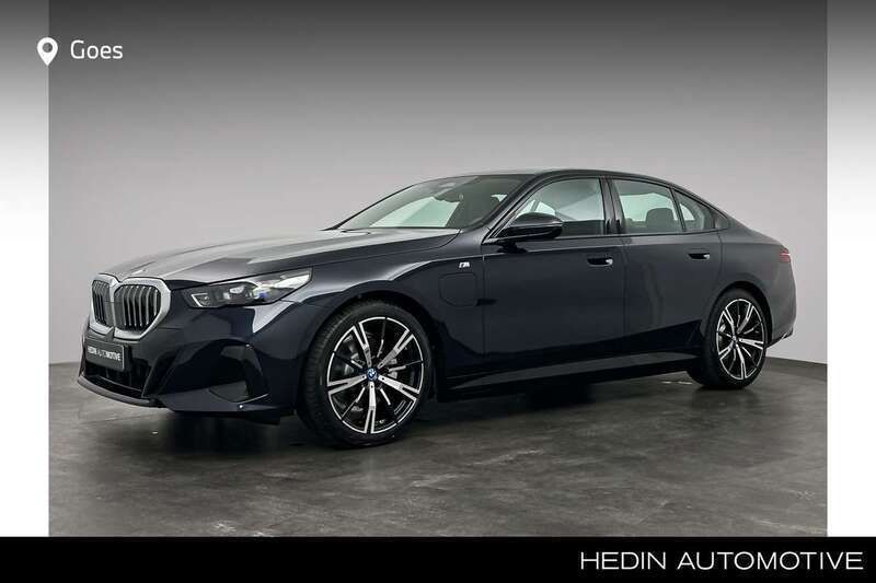 Zwart, metallic lak Nieuw 2024 BMW 530 Comfort Edition Sedan | € 79.466 - Afbeelding 1/4
