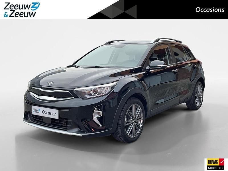 Zwart Occasion 2021 Kia Stonic SUV | € 15.699 (Goede deal) - Afbeelding 1/4