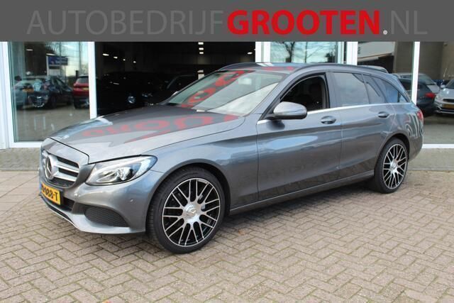 Grijs, metallic lak Gebruikt 2017 Mercedes C160 Premium Coupé | € 18.688 (Eerlijke prijs) - Afbeelding 1/4