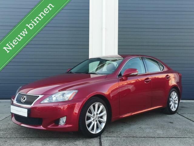 Rood Gebruikt 2009 Lexus IS250 Executive Line Sedan | € 14.950 (Eerlijke prijs) - Afbeelding 1/4