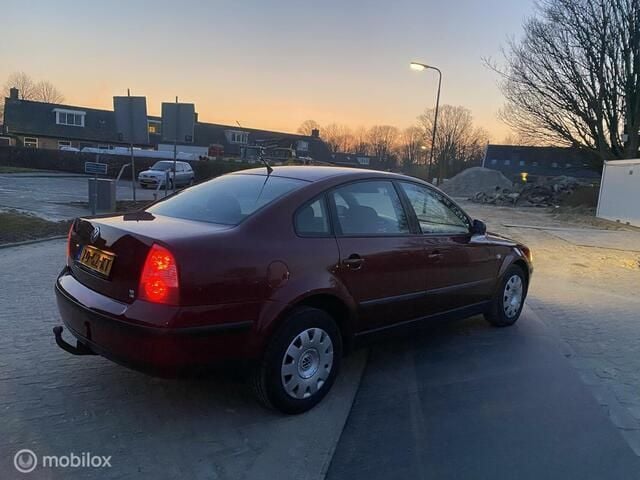 Occasion VW Passat Trendline 102 PK (75 kW) 2001 Rood Sedan