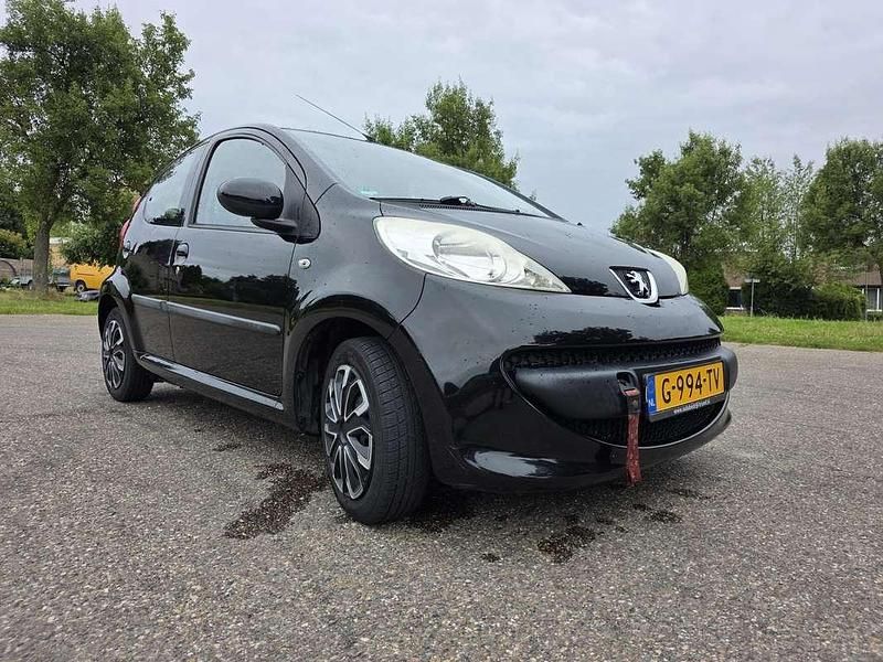 Zwart Gebruikt 2009 Peugeot 107 Hatchback | € 2.850 (Eerlijke prijs) - Afbeelding 1/4