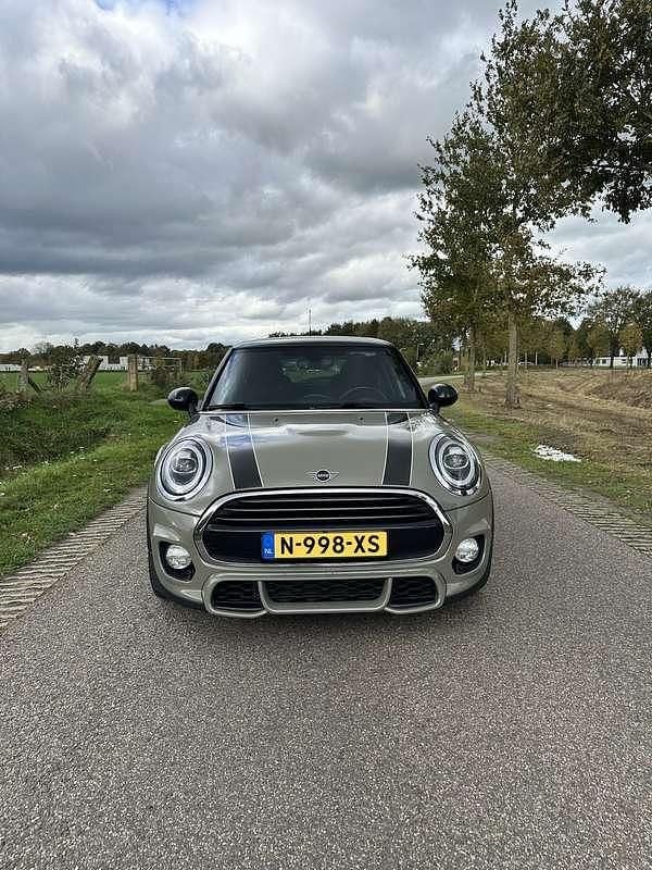 Grijs Gebruikt 2018 Mini Cooper Chili Hatchback | € 16.500 (Eerlijke prijs) - Afbeelding 1/4
