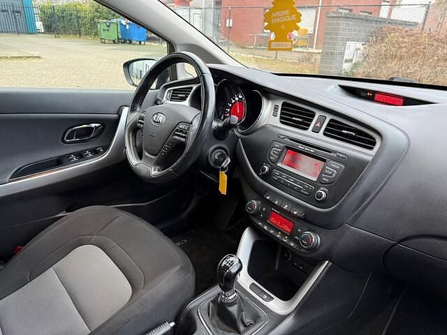 Occasion Kia Ceed 99 PK (72 kW) 2015 Zwart (metallic) Hatchback