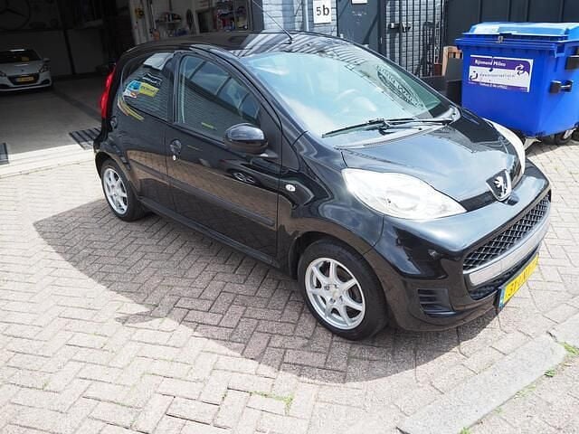 Zwart Gebruikt 2010 Peugeot 107 Hatchback | € 2.950 (Eerlijke prijs) - Afbeelding 1/4