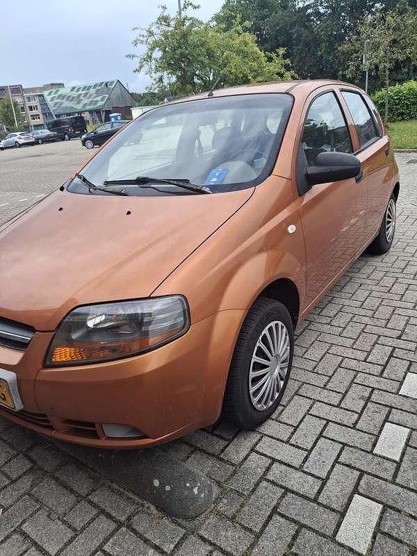 Oranje Gebruikt 2004 Chevrolet Kalos Hatchback | € 575 (Goede deal) - Afbeelding 1/4