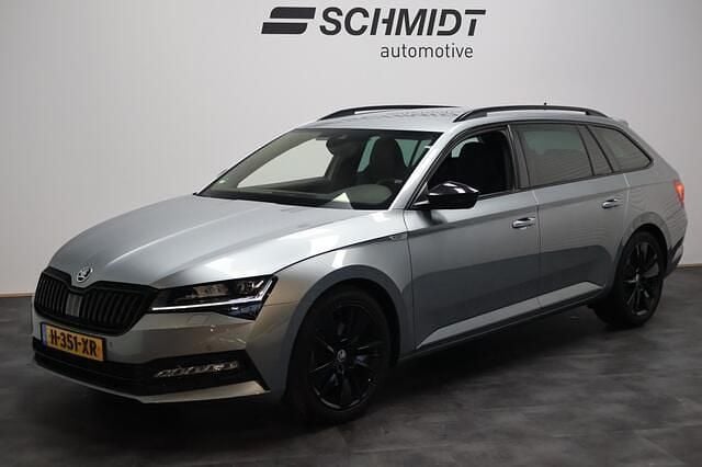 Grijs Gebruikt 2020 Skoda Superb SportLine Stationwagen | € 26.995 (Iets duurder) - Afbeelding 1/4