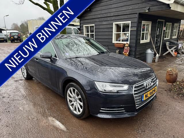 Blauw Occasion 2017 Audi A4 Sport Stationwagen | € 19.950 (Goede deal) - Afbeelding 1/4
