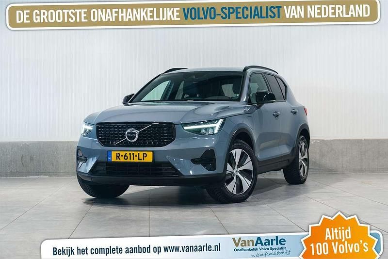 Grijs Occasion 2022 Volvo XC40 Plus SUV | € 29.650 (Eerlijke prijs) - Afbeelding 1/3