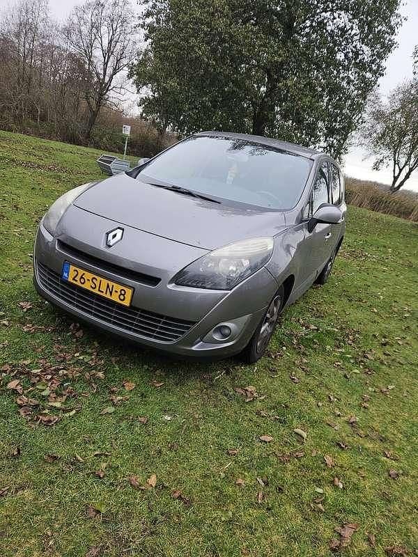 Zilver Gebruikt 2011 Renault Scénic MPV | € 2.750 (Eerlijke prijs) - Afbeelding 1/4