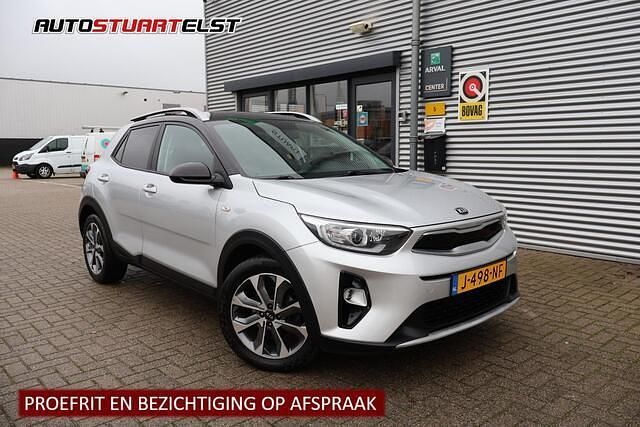 Grijs Occasion 2020 Kia Stonic SUV | € 16.000 (Eerlijke prijs) - Afbeelding 1/4