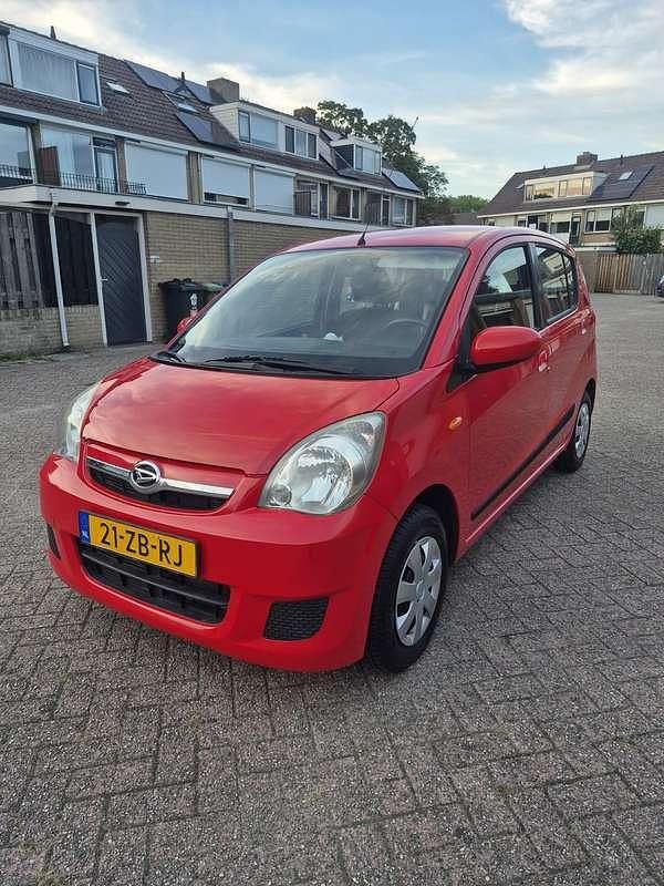 Rood Gebruikt 2007 Daihatsu Cuore Hatchback | € 1.450 (Eerlijke prijs) - Afbeelding 1/4