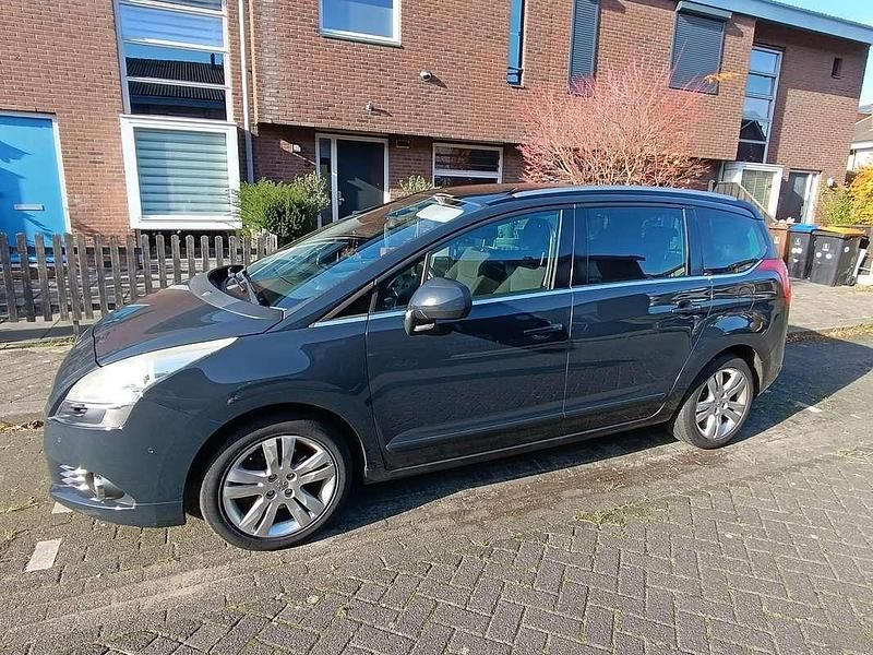 Grijs Gebruikt 2010 Peugeot 5008 MPV | € 3.500 (Iets duurder) - Afbeelding 1/4