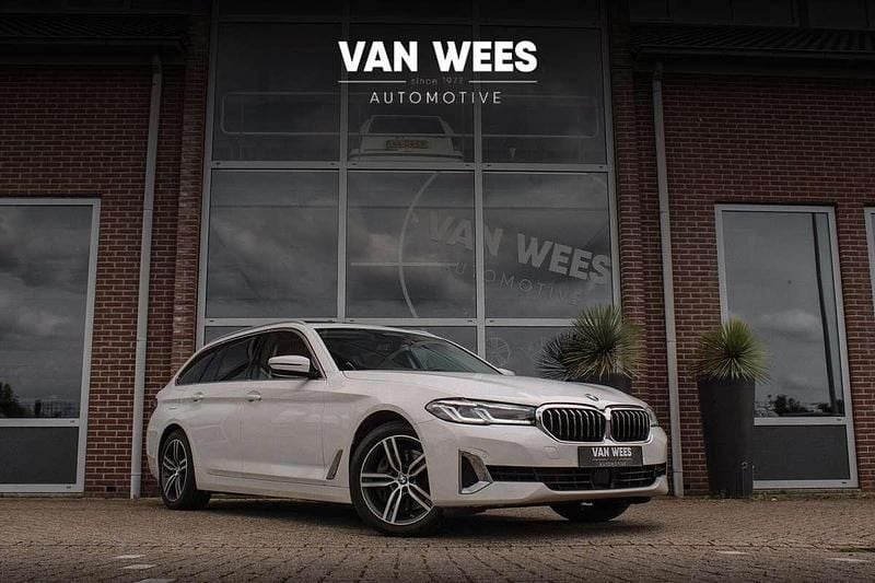 Wit Gebruikt 2021 BMW 540 Executive Stationwagen | € 42.950 (Goede deal) - Afbeelding 1/3