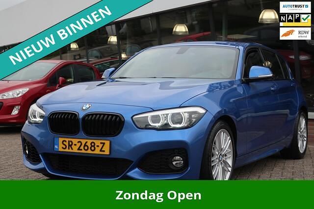 Blauw Gebruikt 2018 BMW 118 Executive Hatchback | € 17.945 (Eerlijke prijs) - Afbeelding 1/4