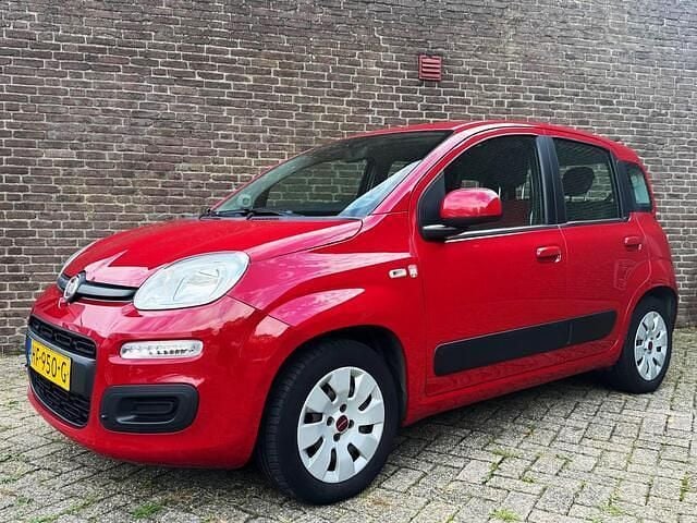 Rood Gebruikt 2015 Fiat Panda Hatchback | € 6.440 (Eerlijke prijs) - Afbeelding 1/4