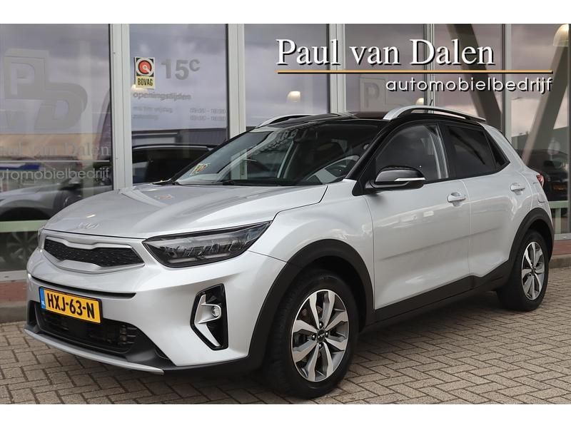 Grijs Gebruikt 2022 Kia Stonic SUV | € 15.900 (Goede deal) - Afbeelding 1/4