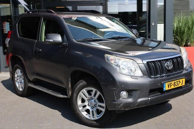 Grijs Gebruikt 2012 Toyota Land Cruiser SUV | € 14.995 (Goede deal) - Afbeelding 1/4