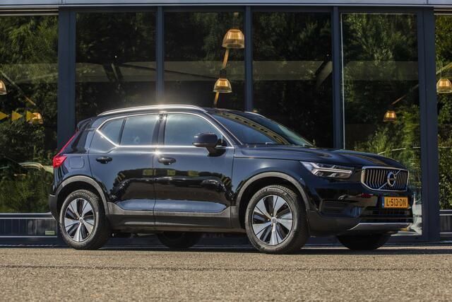 Zwart Gebruikt 2021 Volvo XC40 Inscription SUV | € 32.950 (Eerlijke prijs) - Afbeelding 1/4