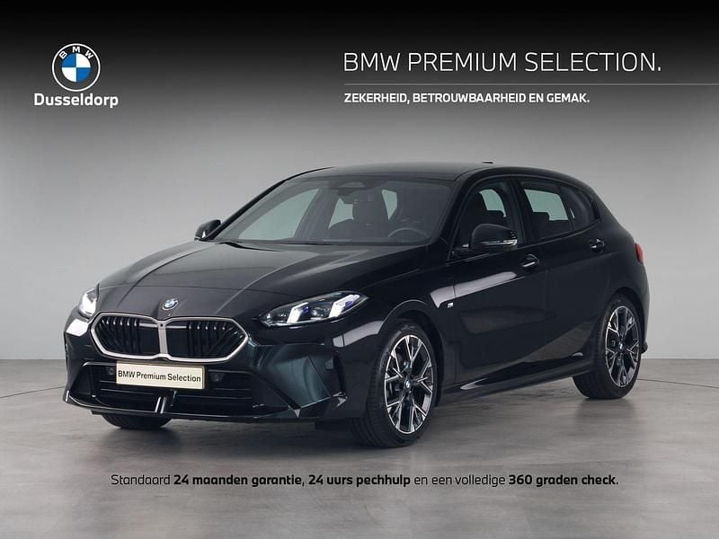 Zwart, metallic lak Gebruikt 2024 BMW 120 M Sport Hatchback | € 37.950 (Super prijs) - Afbeelding 1/4