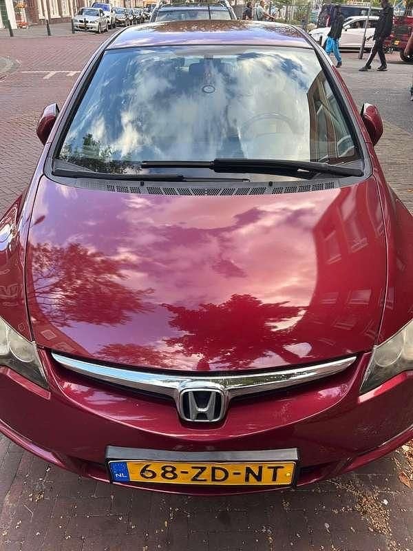 Rood Gebruikt 2008 Honda Civic Sedan | € 3.000 (Goede deal) - Afbeelding 1/4