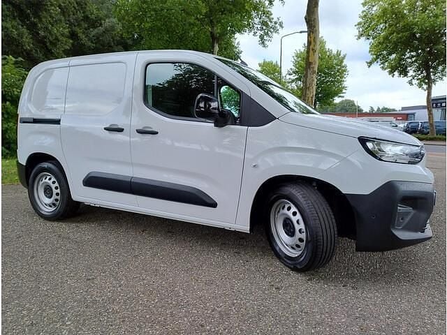 Nieuw Citroën Berlingo Comfort 100 kW (136 PK) 2026 Wit MPV