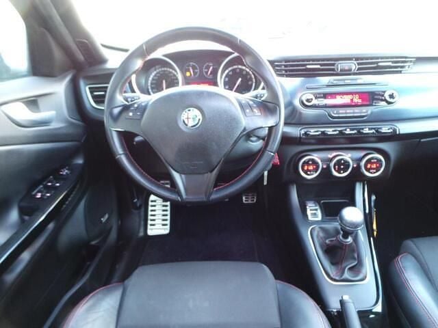 Occasion Alfa Romeo Giulietta Distinctive 170 PK (125 kW) 2010 Zwart Hatchback