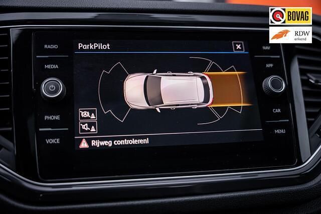 Zwart Occasion 2018 VW T-Roc SUV | € 25.990 (Eerlijke prijs) - Afbeelding 1/4