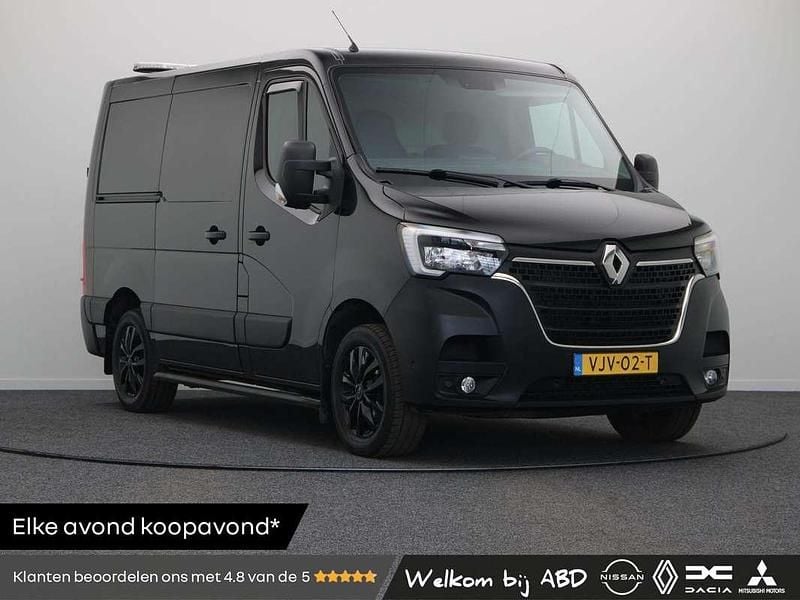 Noir nacre 676 Gebruikt 2021 Renault Master Komfort Van | € 17.445 (Goede deal) - Afbeelding 1/3