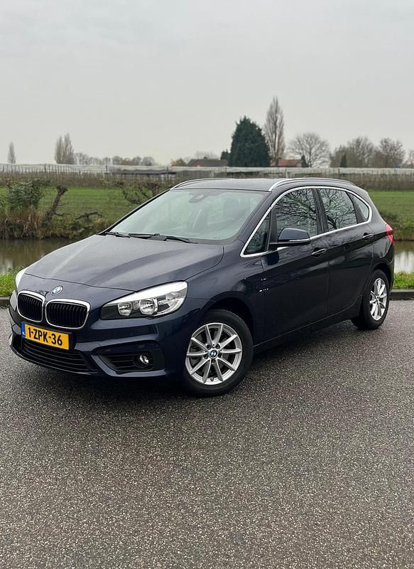 Blauw Gebruikt 2015 BMW 220 Executive Stationwagen | € 17.900 (Eerlijke prijs) - Afbeelding 1/4