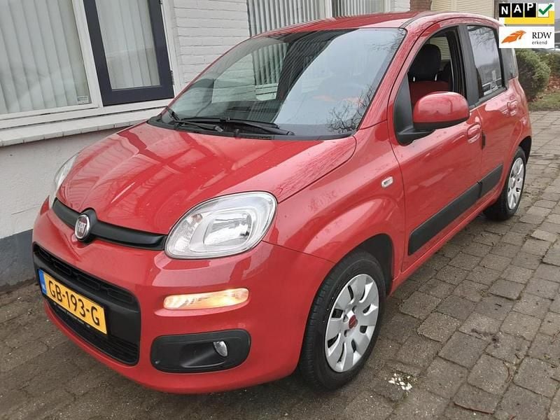 Hatchback Occasion 2015 Fiat Panda Lounge Hatchback | € 7.250 (Eerlijke prijs) - Afbeelding 1/4