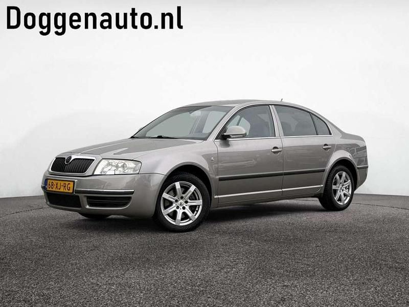 Beige Gebruikt 2007 Skoda Superb Comfort Sedan | € 6.475 - Afbeelding 1/4