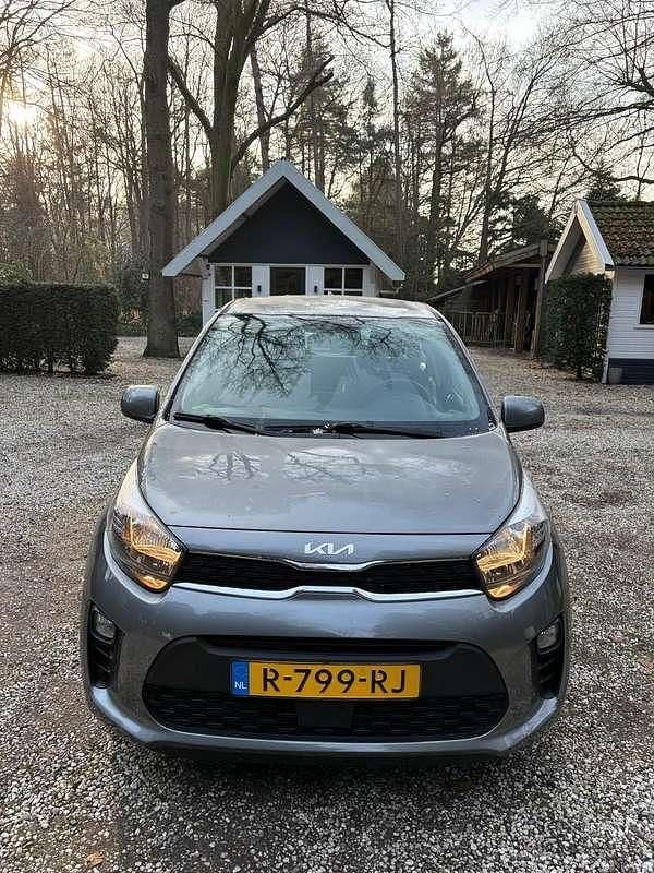 Grijs Occasion 2022 Kia Picanto Hatchback | € 15.950 (Eerlijke prijs) - Afbeelding 1/4