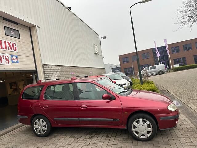 Occasion Renault Mégane GrandTour Dynamique 107 PK (78 kW) 2003 Rood Stationwagen