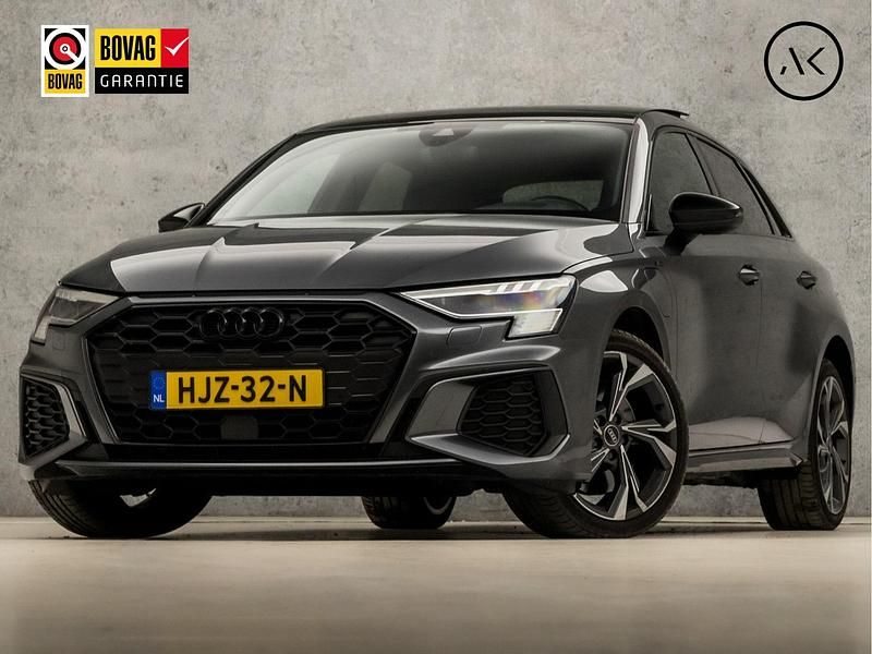 Grijs Gebruikt 2022 Audi A3 Competition Hatchback | € 32.945 (Eerlijke prijs) - Afbeelding 1/4