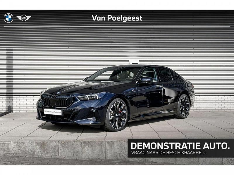 M carbonschwarz metallic (zwart metallic) Occasion 2025 BMW i5 Comfort Edition Sedan | € 81.900 - Afbeelding 1/4