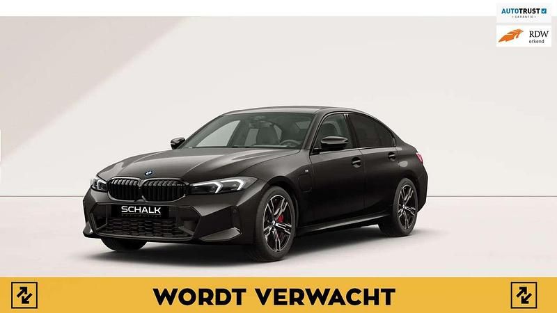 Zwart Occasion 2023 BMW 330e M Sport Sedan | € 42.950 (Eerlijke prijs) - Afbeelding 1/4