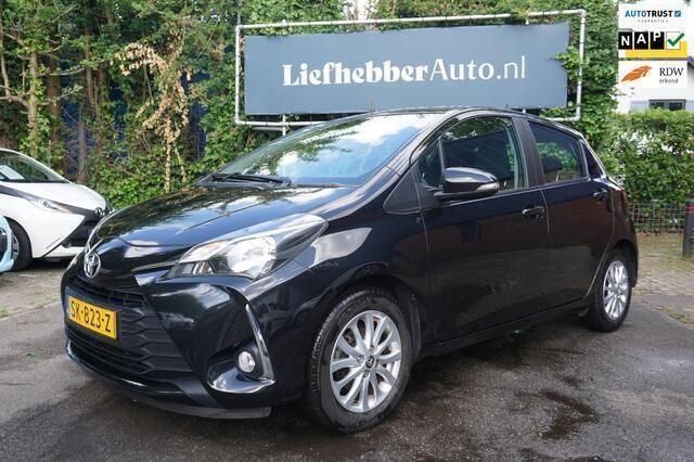 Zwart, metallic lak Gebruikt 2017 Toyota Yaris Hatchback | € 10.949 (Goede deal) - Afbeelding 1/4
