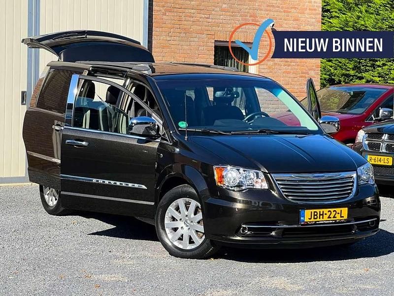 Zwart Gebruikt 2014 Chrysler Grand Voyager Limited MPV | € 22.950 (Super prijs) - Afbeelding 1/4