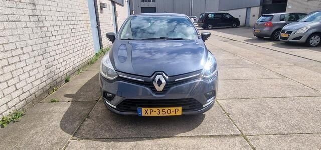 Occasion Renault Clio IV LIMITED 90 PK (66 kW) 2019 Grijs, metallic lak Hatchback
