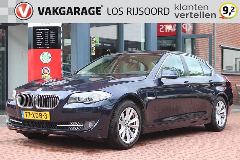 Blauw, metallic lak Gebruikt 2012 BMW 520 Executive Sedan | € 13.990 (Goede deal) - Afbeelding 1/4