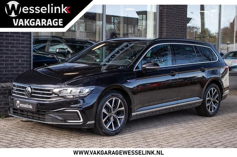 Zwart Occasion 2022 VW Passat Business Stationwagen | € 21.900 (Eerlijke prijs) - Afbeelding 1/4