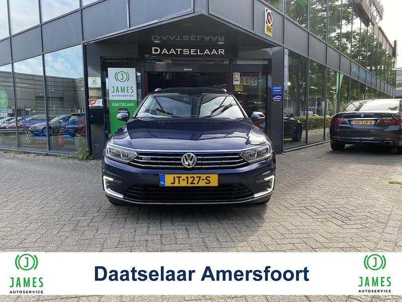 Blauw Gebruikt 2016 VW Passat Highline Stationwagen | € 18.944 (Eerlijke prijs) - Afbeelding 1/4