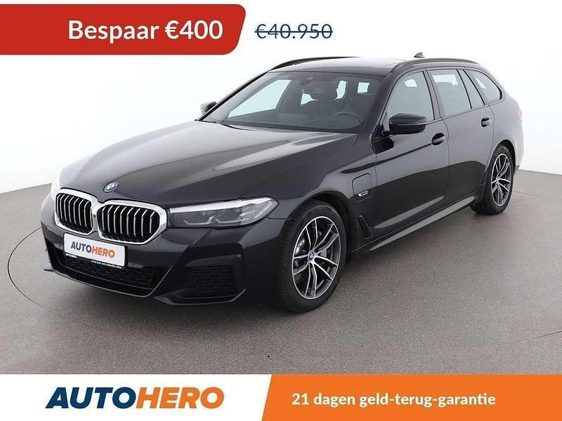 Zwart Gebruikt 2022 BMW 530e M Sport Stationwagen | € 40.149 (Eerlijke prijs) - Afbeelding 1/3