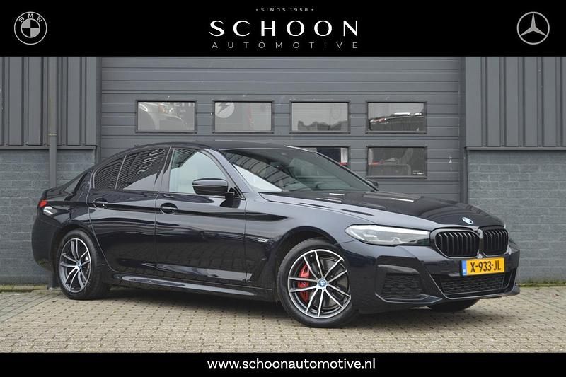 Zwart Gebruikt 2022 BMW 520 Executive Sedan | € 36.950 (Super prijs) - Afbeelding 1/3