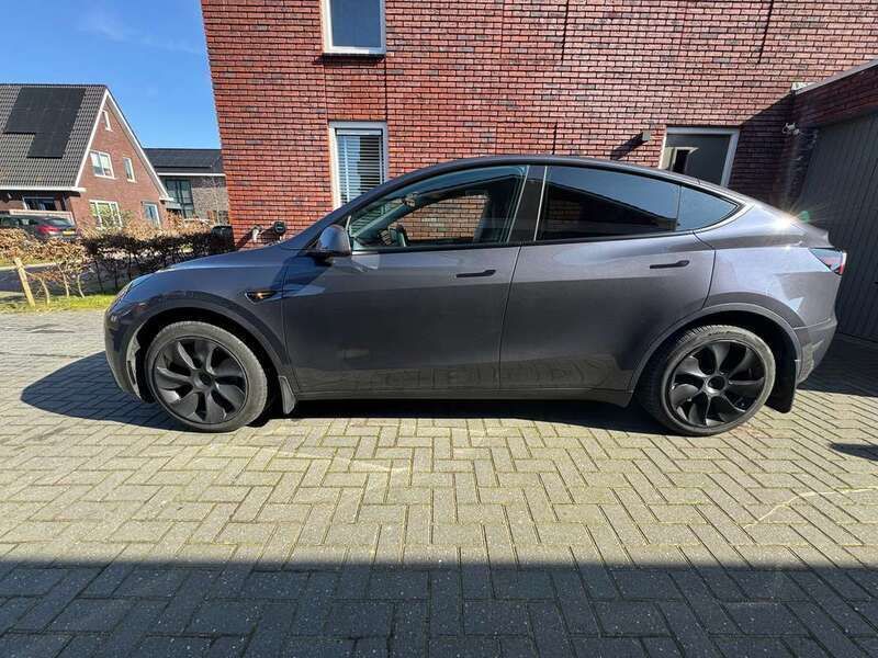 Zwart Gebruikt 2023 Tesla Model Y SUV | € 32.500 (Eerlijke prijs) - Afbeelding 1/4