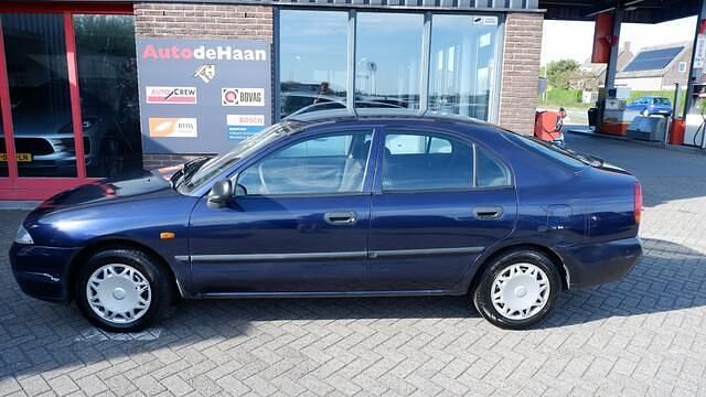 Occasion Mitsubishi Carisma 99 PK (72 kW) 1999 Blauw Hatchback