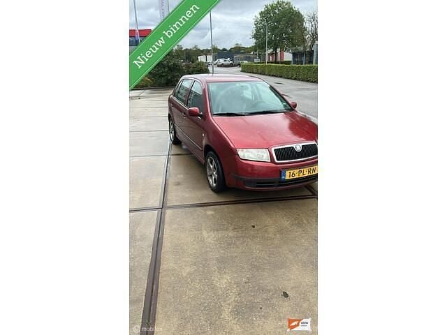 Rood Gebruikt 2004 Skoda Fabia Ambiente Hatchback | € 1.150 (Eerlijke prijs) - Afbeelding 1/4